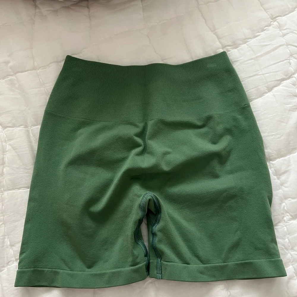 Alphalete Women's Forest Green Bike Shorts - Picture 1 of 2